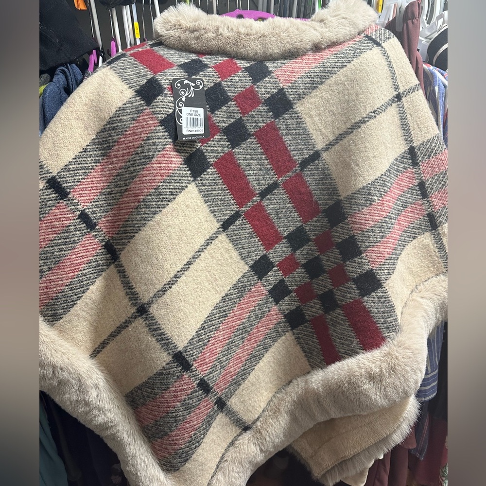 Women winter shaw! Beautiful, ,warm and coszy.